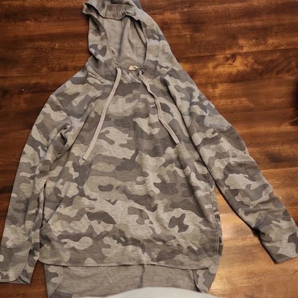 Jane and Delancey Gray Camouflage Sweater with Hood - Picture 1 of 2